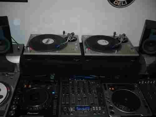 2x Pioneer CDJ-1000MK3 & 1x DJM-800 Mixer DJ Package