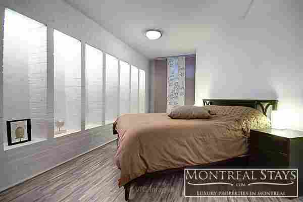 On the edge of downtown, big studio high standard all included!