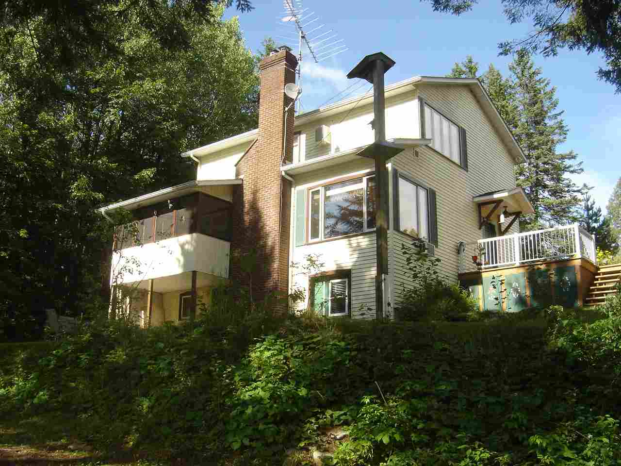 magnifique maison 2 etages au bord du lac fromentiere dans lanaudiere