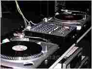 para vender:Pioneer DVJ-X1 DJ Video Player??..£700. Pioneer DJM-400 Mixer ?..£300
