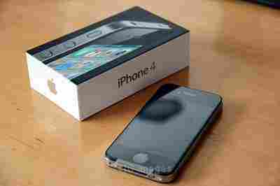 FOR SALE  BRAND  NEW  IPHONE  4G 32GB  FACTORY  UNLOCKED
