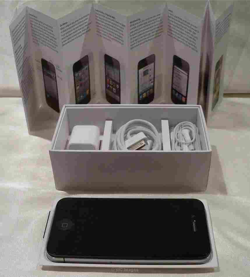 FOR SALE APPLE IPHONE 4 HD of 32 GB APPLE IPOD NOKIA8 Blackberry
