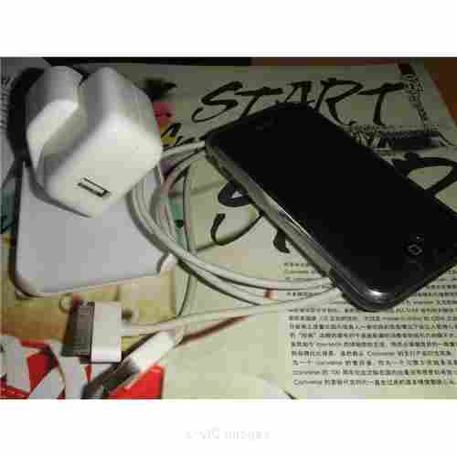 FOR SALE APPLE IPHONE 4 HD of 32 GB APPLE IPOD NOKIA8 Blackberry