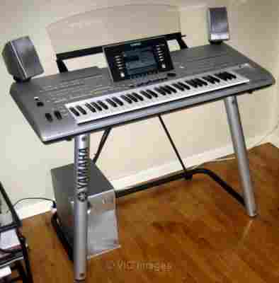 Brand New: Yamaha Tyros 4 / Apple iphone 4G32GB