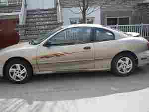 2001 Pontiac Sunfire 2 door very economic car