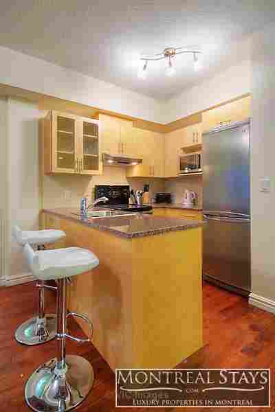Great apt in all included, furnished close to stores, services, bars?