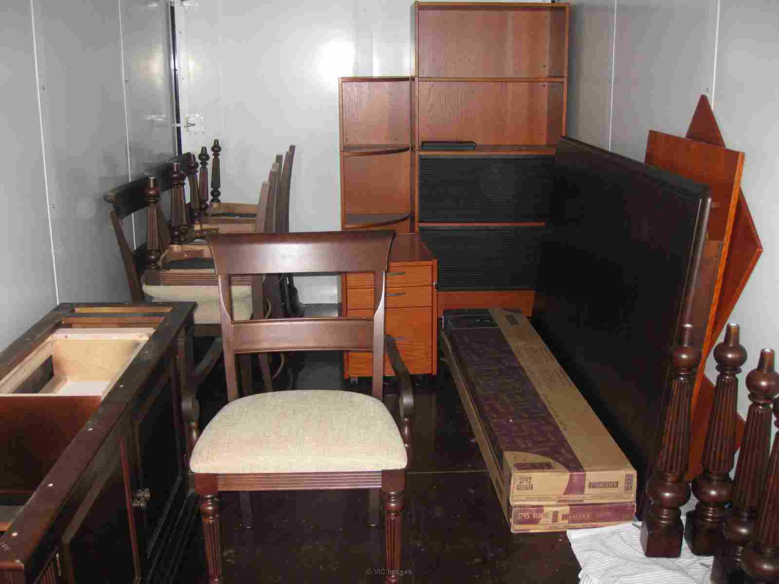 Beautiful real wood dining set for sale- 8 chairs, expandable table, hutch and bar