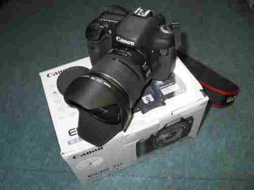 Canon EOS 7D 18MP Digital SLR Camera