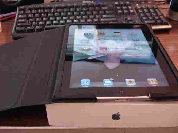 For Sale iphone 4, ipad 2 64gb 3g wifi buy 2 and get 1 free