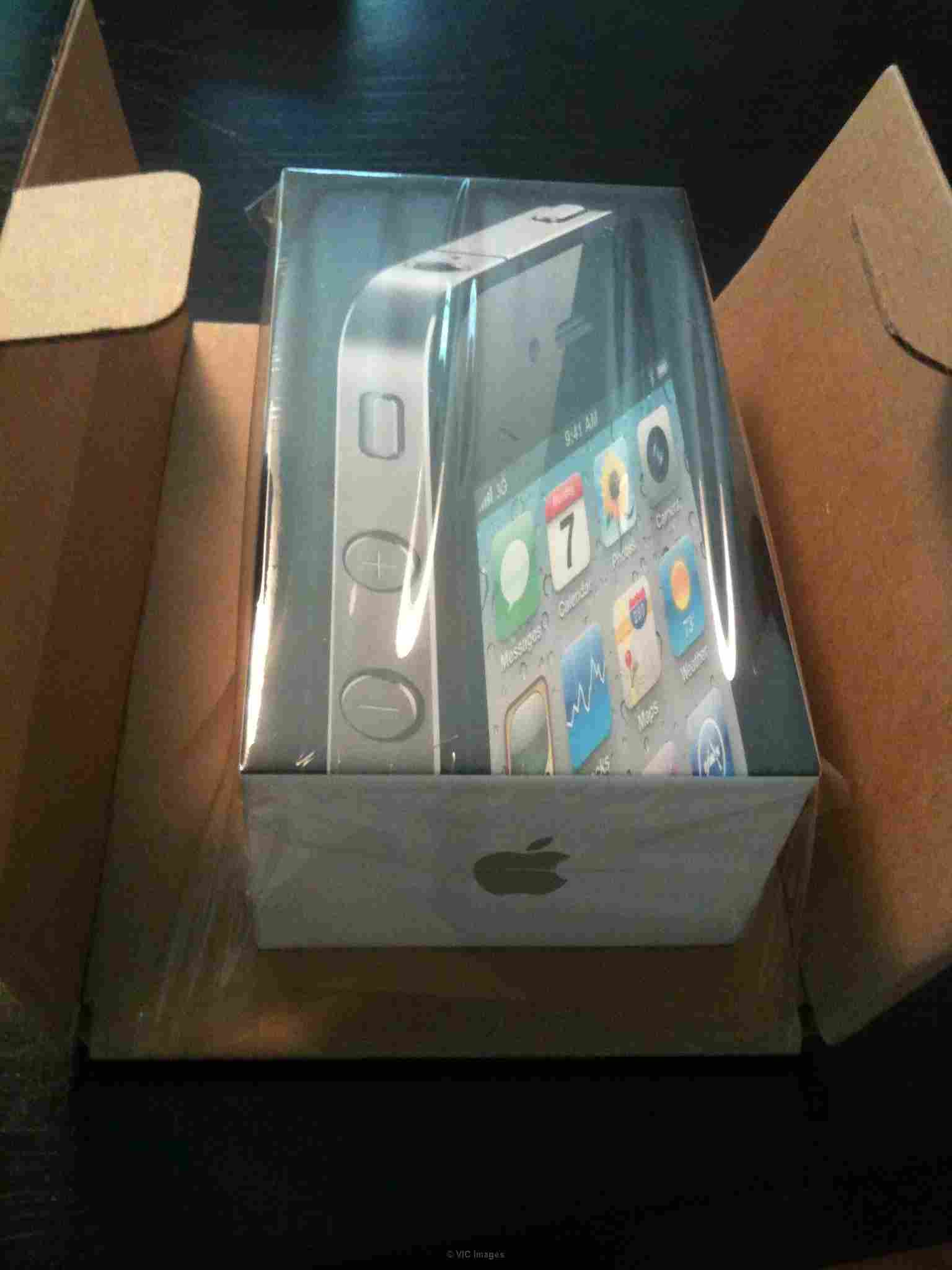 $300 USD Original Apple iPhone 4G 