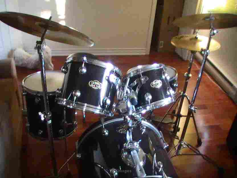 URGENT! TRIBAL DRUM KIT TRES BON ETATS