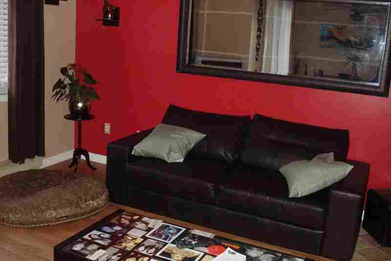 2 bedroom condo - fully furnished - November 1st