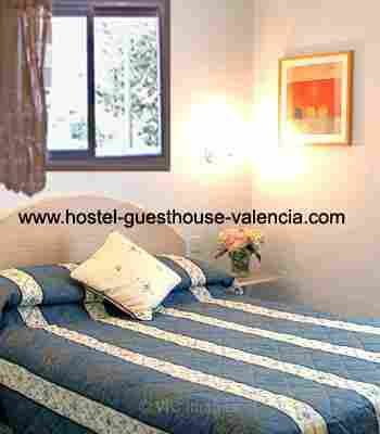 Hostel Valencia Rooms with all home facilities & free internet & English speaker - hostel-guesthouse-valencia.com