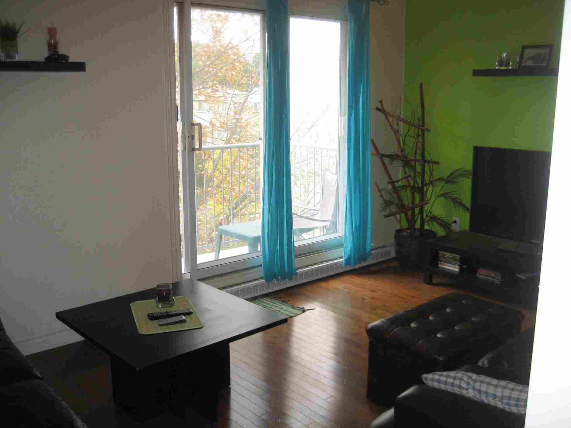 4 1/2 for rent  Renovated   3rd top Floor 