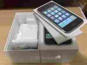 For sale brand new Apple iPhone 32gb 4G(Black & white)----$500