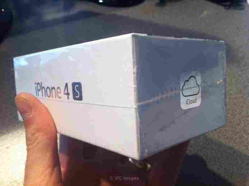 NEW APPLE IPHONE 4S (16 GB, 32GB, 64GB WHITE OR BLACK