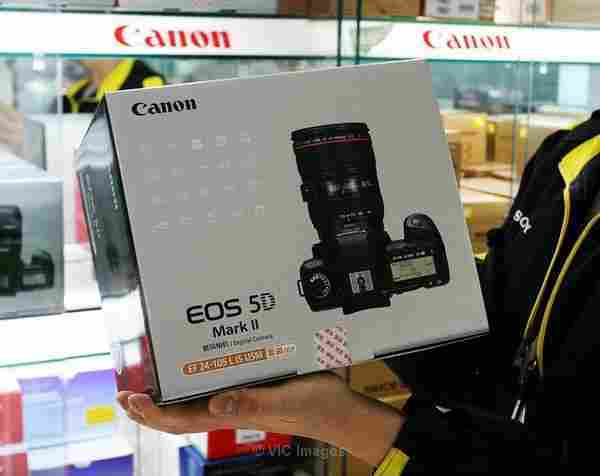 Canon EOS 5D Mark II 21MP DSLR Camera