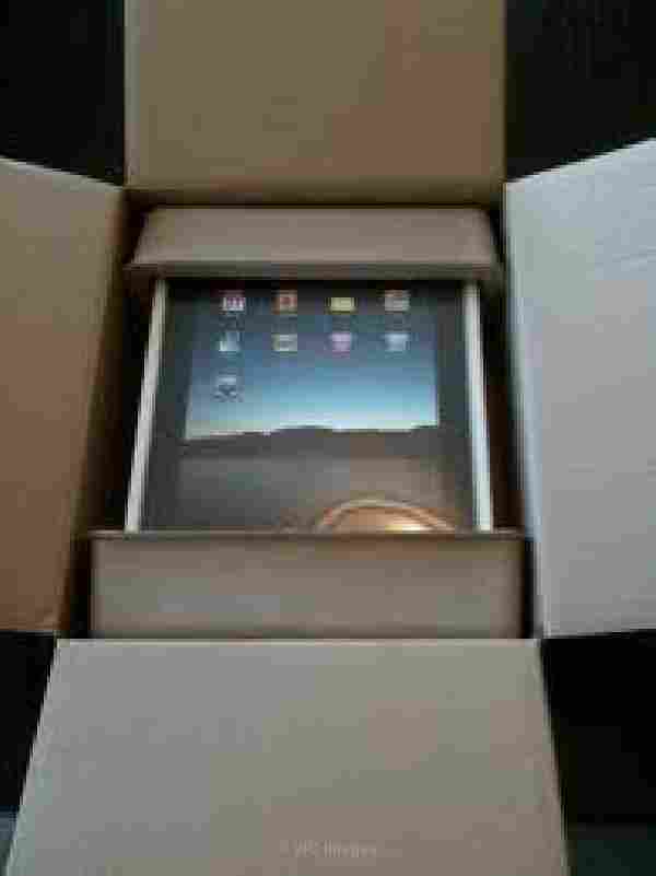 For Sale: Apple iPad 2 Wi-Fi + 3G (64GB)(Black/White)$400USD