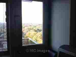 3 1/2 quiet area, fantastic view, 12 min from McGill