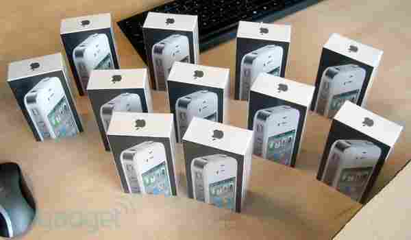 Factoru Unlocked Apple Iphone 4s 32GB.