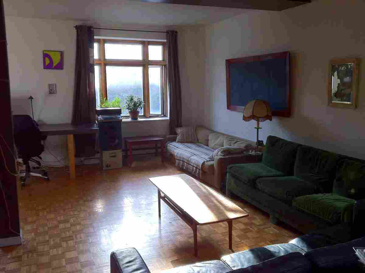 Bright & Spacious 800 sq. ft. Loft