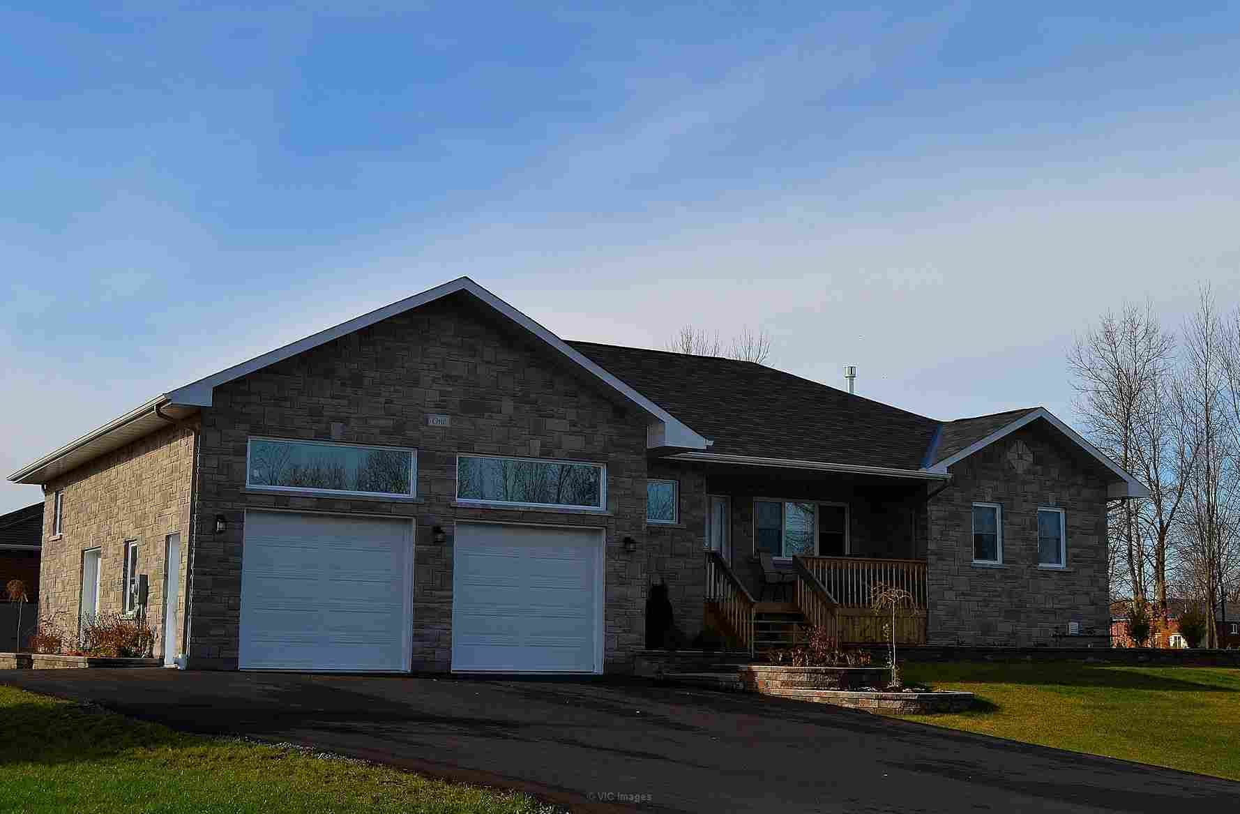 Custom built stone home minutes from Cornwall ON