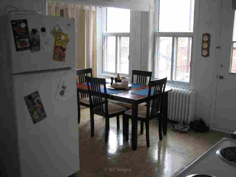 BEAUTIFUL AND SPACIOUS 3 BRDS - AVAILABLE NOW OR MID-DEC