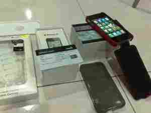 Black & White Apple iPhone 4s 32GB , Sony Ericsson Xperia Arc, Blackberry Bold 9900