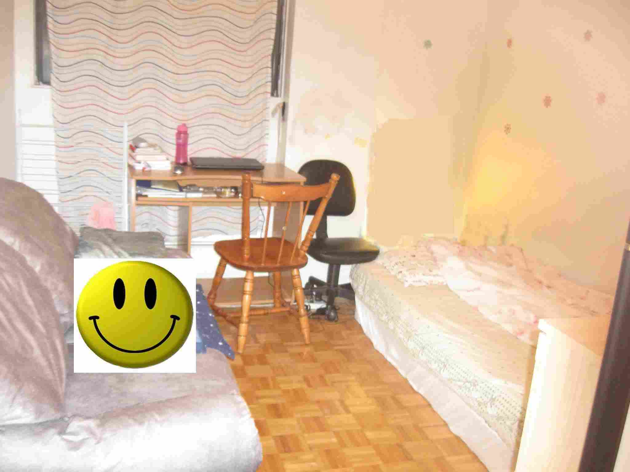 Urget rent: a furnished bedroom: $300/m