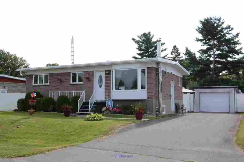 8750, Av. Trottier, Saint-François (Laval) H7A 1K1