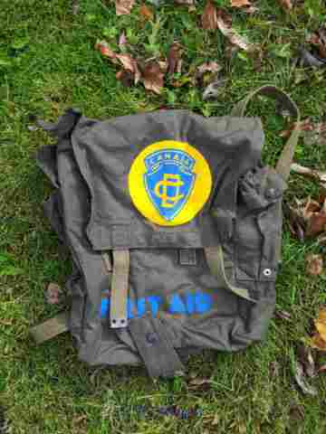 Vintage Canadian army medic bag sac yr 57/58