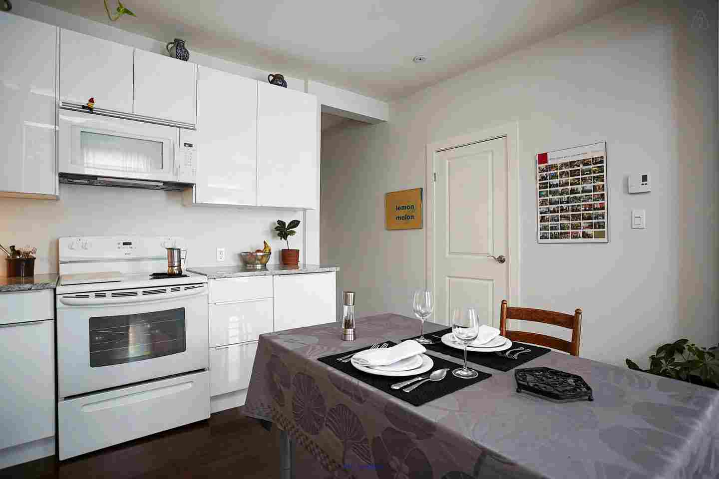 BEAUTIFUL ALL INCLUSIVE FURNISHED 4 1/2 CONDO NEXT TO LASALLE METRO