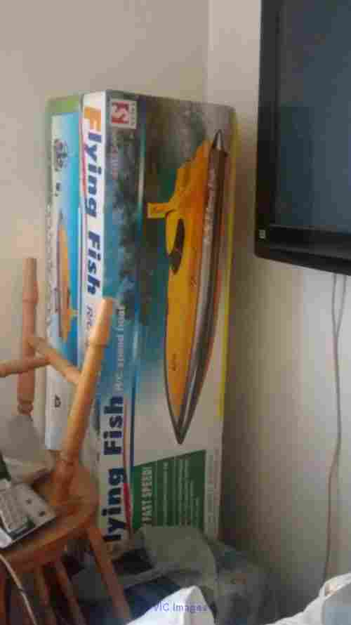 Flying Fish Speedboat With Remote Control...