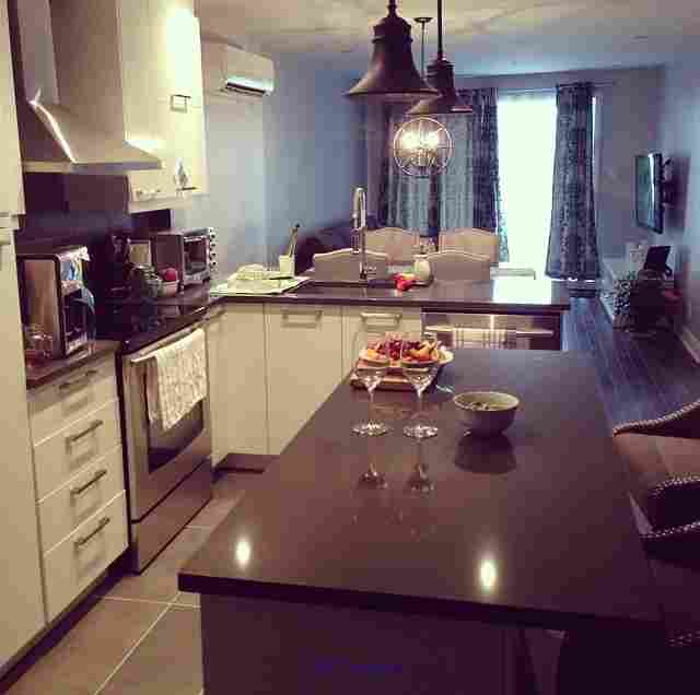 LUXURY CONDO NEAR THE GLEN