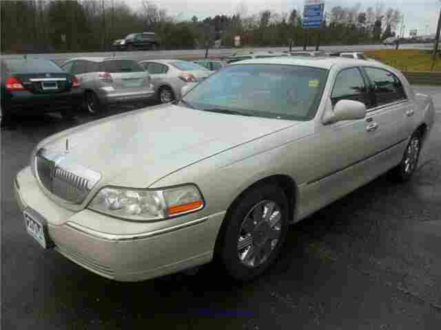 2004 Lincoln Town Car