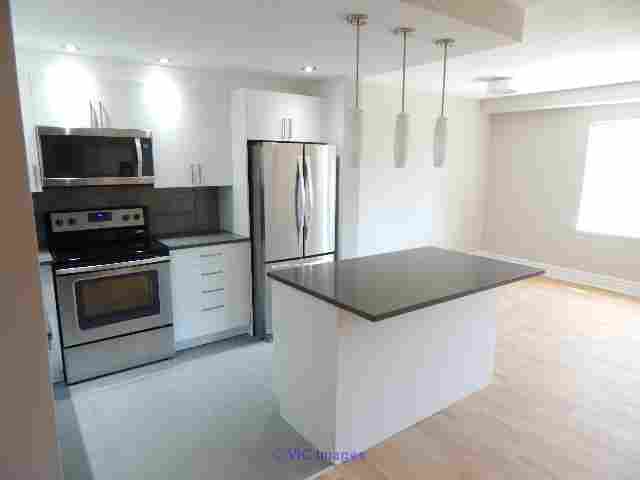 2 MONTHS FREE - WESTMOUNT LUXURY CONDO - POOL - GYM - DOORMAN