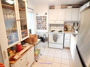 MAGNIFICENT 2-BEDROOM PENTHOUSE WITH AMAZING VIEW - METRO SHERBROOKE 