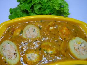 Paneer Stuffed Aloo With Gravy