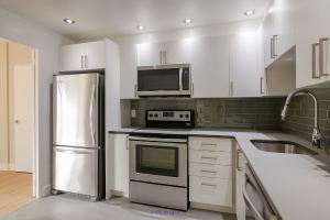 Beautiful Fully Renovated 2 Bedroom Apartment 