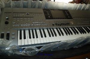 Yamaha Tyros5 76-key Arranger Workstation Keyboard