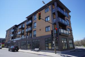Local Commercial, Bureaux ou Restaurant *1,200 pi ca* (Commercial Spac