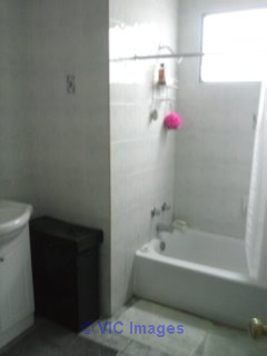 5 1/2 upper duplex available for july/august (st-leonard montreal qc)