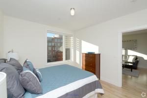 #Gaga would go# GAGA #over# this HUGE #1 bed/ 1 bath END UNIT
