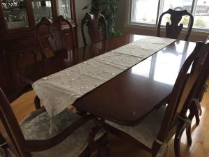Dining Room Set Cherry Wood / Salle a Manger en cerisier