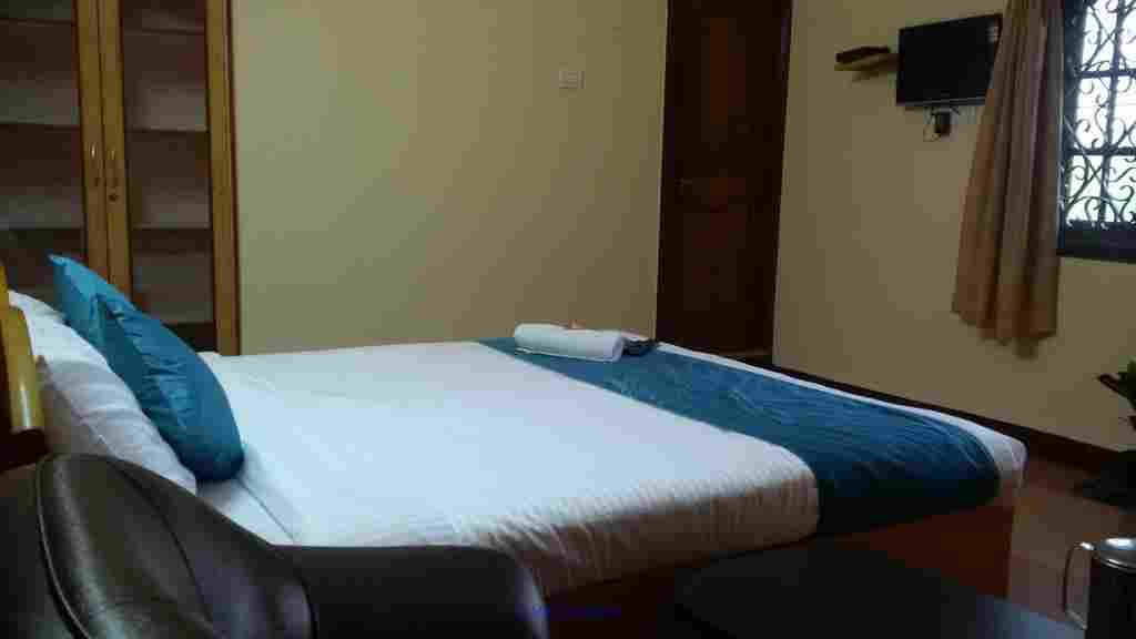 For Hotels / Lodging / Rooms / Paying Guest 709012102