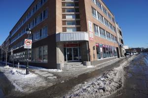 À Vendre, Espace Commercial / Bureaux. *12,750 pi ca au total*; 8,750 