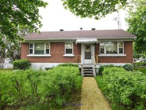 awesome three bedroom and one bathroom