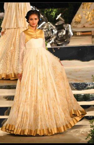 Incredible Wedding Lehenga design by Rohitbal