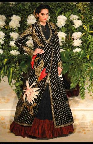 Incredible Wedding Lehenga design by Rohitbal