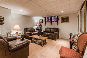  LEATHER SOFA SET / FAUTEUIL EN CUIR